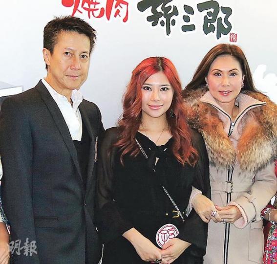 唐貝詩(中)首次做PR,獲父母梁廷鏘、寇鴻萍來撐場。(攝影/記者:林蘊兒) 唐貝詩(中)首次做PR,獲父母梁廷鏘、寇鴻萍來撐場。(攝影/記者:林蘊兒)