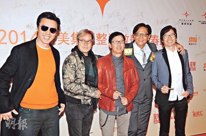溫拿五虎齊集,鍾鎮濤、譚詠麟、葉智強、彭健新為拍檔陳友打氣。(攝影:鍾偉茵)徐子珊低胸上陣成為全場焦點。(攝影:鍾偉茵)苟芸慧密實現身,慘被搶去風頭。(攝影:鍾偉茵)楊受成率領英皇藝人及高層撐場,非常大陣仗。(攝影:鍾偉茵) 溫拿五虎齊集,鍾鎮濤、譚詠麟、葉智強、彭健新為拍檔陳友打氣。(攝影:鍾偉茵)徐子珊低胸上陣成為全場焦點。(攝影:鍾偉茵)苟芸慧密實現身,慘被搶去風頭。(攝影:鍾偉茵)楊受成率領英皇藝人及高層撐場,非常大陣仗。(攝影:鍾偉茵)