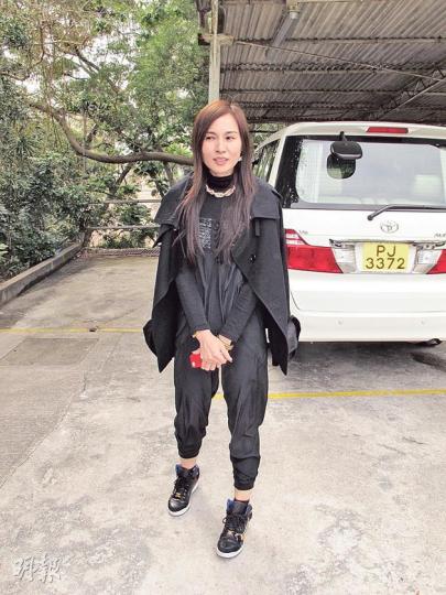 楊崢一臉素顏,對記者表示﹕「請給我們空間。」(攝影/記者﹕楊安莉) 楊崢一臉素顏,對記者表示﹕「請給我們空間。」(攝影/記者﹕楊安莉)
