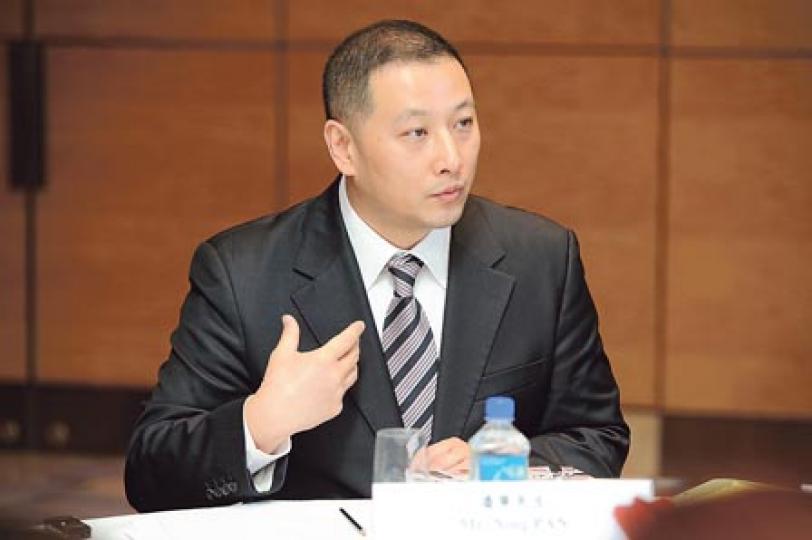 負責迅銷大中華市場的全球高級執行副總裁潘寧表示,未來會將UNIQLO姊妹品牌GU引入香港。GU定位緊跟最新時尚潮流以及超值定價,曾在日本推出轟動一時的990日圓牛仔褲系列。(胡景禧攝) 負責迅銷大中華市場的全球高級執行副總裁潘寧表示,未來會將UNIQLO姊妹品牌GU引入香港。GU定位緊跟最新時尚潮流以及超值定價,曾在日本推出轟動一時的990日圓牛仔褲系列。(胡景禧攝)