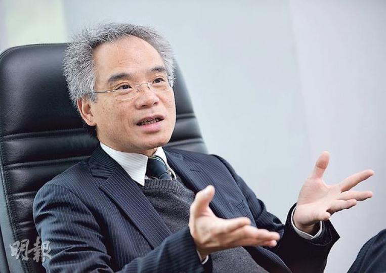 房委會財務小組主席蘇偉文接受專訪時表示,除建材及工人薪酬等成本高企,近年房委會接收不少「三尖八角」的細地盤,加上部分地盤需預留空間興建社區設施,導致公屋興建成本大增。(盧翊銘攝) 房委會財務小組主席蘇偉文接受專訪時表示,除建材及工人薪酬等成本高企,近年房委會接收不少「三尖八角」的細地盤,加上部分地盤需預留空間興建社區設施,導致公屋興建成本大增。(盧翊銘攝)