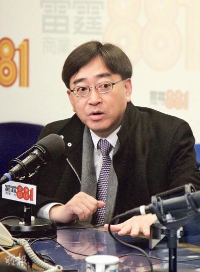 高永文昨出席電台節目及民建聯的新春團拜時,指與本地雞農及批發商有承諾,不會在復市後加價,期望業界信守諾言,但高永文指政府不會管制售價。(林俊源攝) 高永文昨出席電台節目及民建聯的新春團拜時,指與本地雞農及批發商有承諾,不會在復市後加價,期望業界信守諾言,但高永文指政府不會管制售價。(林俊源攝)