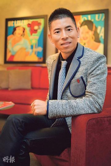 內地男裝品牌卡賓主席楊紫明素有「卡賓先生」之稱。作為品牌的創辦人兼首席設計師,楊紫明說自己就是品牌最好的代言人。 (葉家豪攝) 內地男裝品牌卡賓主席楊紫明素有「卡賓先生」之稱。作為品牌的創辦人兼首席設計師,楊紫明說自己就是品牌最好的代言人。 (葉家豪攝)
