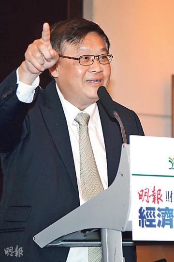《2014經濟展望與投資策略》講座上曾淵滄教授分析今年股市前景及投資策略,他稱今年是炒股不炒市的一年,投資者要食定「驚風散」,指數會大上大落,雖然波動大但不會是熊市或牛市。(林俊源攝)上周六明報財經舉辦《2014經濟展望與投資策略》講座,邀請多位講者評論今年投資策略。(林俊源攝) 《2014經濟展望與投資策略》講座上曾淵滄教授分析今年股市前景及投資策略,他稱今年是炒股不炒市的一年,投資者要食定「驚風散」,指數會大上大落,雖然波動大但不會是熊市或牛市。(林俊源攝)上周六明報財經舉辦《2014經濟展望與投資策略》講座,邀請多位講者評論今年投資策略。(林俊源攝)