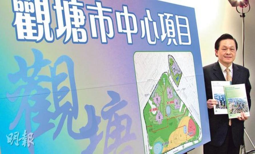 市建局今日起就觀塘市中心第二期發展項目邀請發展商提交意向書,市建局物業及土地總監溫兆華表示,為增加項目吸引力,市建局將承擔項目內多層平台的建築費用。(黃俊鋒攝) 市建局今日起就觀塘市中心第二期發展項目邀請發展商提交意向書,市建局物業及土地總監溫兆華表示,為增加項目吸引力,市建局將承擔項目內多層平台的建築費用。(黃俊鋒攝)