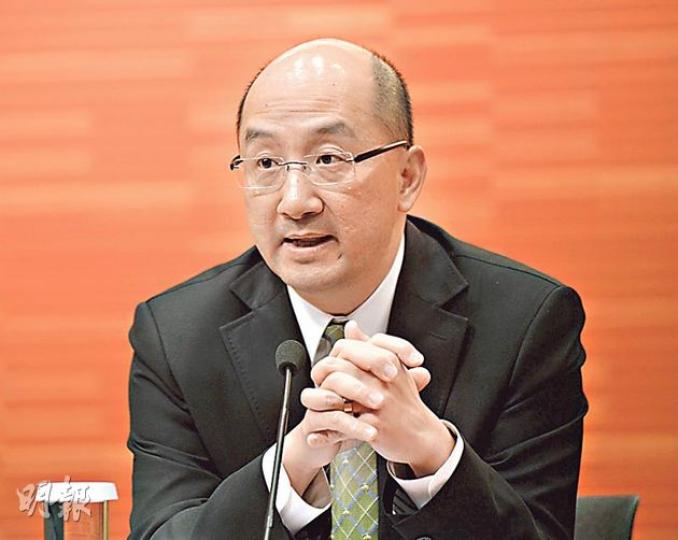 對於社科院學者指中央有權「退回處理」任命特首,政制及內地事務局長譚志源表示,不會過度閱讀或過度理解那個所謂是否「退回」的事,「我相信這是一個形象化的形容詞」。(鄧宗弘攝) 對於社科院學者指中央有權「退回處理」任命特首,政制及內地事務局長譚志源表示,不會過度閱讀或過度理解那個所謂是否「退回」的事,「我相信這是一個形象化的形容詞」。(鄧宗弘攝)