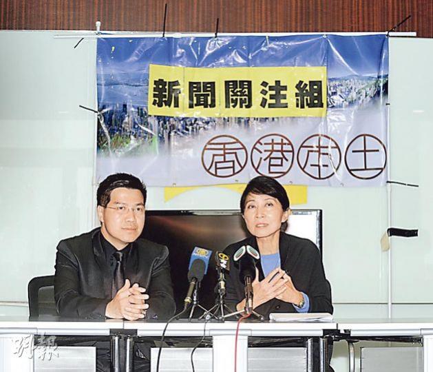 范國威(左)同毛孟靜(右)成立「香港本土新聞關注組」,佢哋話過去有唔少網上媒體投訴被拒採訪政府活動,希望可以為網上媒體爭取更多新聞自由。(陳淑安攝) 范國威(左)同毛孟靜(右)成立「香港本土新聞關注組」,佢哋話過去有唔少網上媒體投訴被拒採訪政府活動,希望可以為網上媒體爭取更多新聞自由。(陳淑安攝)