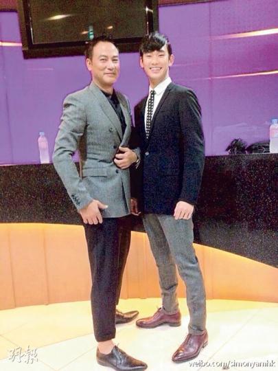 不少粉絲羨慕任達華能與金秀賢合照,還大讚兩位都是型男帥哥。(微博圖片) 不少粉絲羨慕任達華能與金秀賢合照,還大讚兩位都是型男帥哥。(微博圖片)