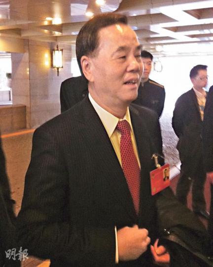 福建社團聯會林樹哲以為兩點半才出車,結果差啲無車去開會,好彩之後職員安排佢一齊坐私家車趕去會場。(黃振豪攝) 福建社團聯會林樹哲以為兩點半才出車,結果差啲無車去開會,好彩之後職員安排佢一齊坐私家車趕去會場。(黃振豪攝)