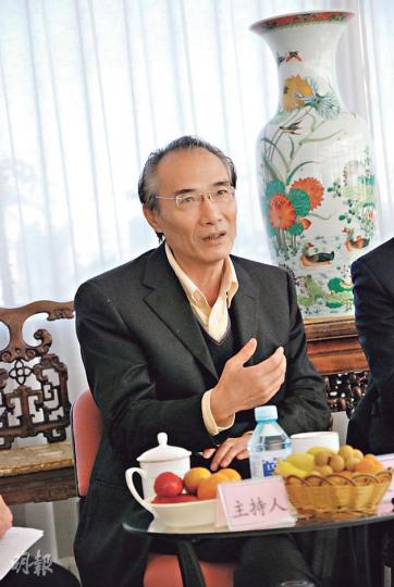 中央智囊、國務院參事夏斌(圖)表示,餘額寶的錢實際上還是流到大銀行,只要監管到位便安全,「沒機會可幹壞事」。(陳子凌攝) 中央智囊、國務院參事夏斌(圖)表示,餘額寶的錢實際上還是流到大銀行,只要監管到位便安全,「沒機會可幹壞事」。(陳子凌攝)