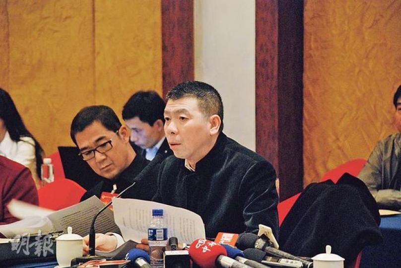 著名導演馮小剛（右）昨出席全國政協文藝組會議時，批評內地的電影審查機制有問題。（明報記者攝）