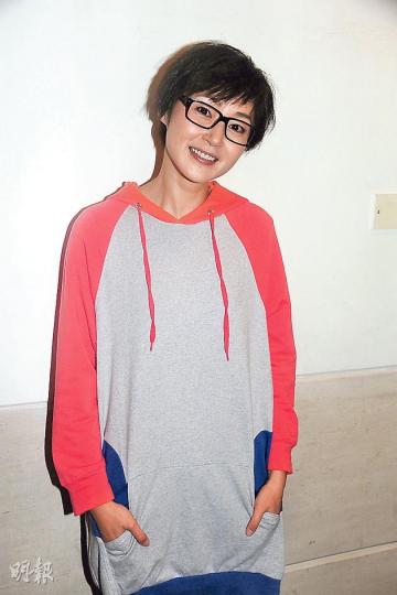 萬綺雯剪了一頭短髮令人眼前一亮。(攝影/記者:陳釗、孫慧莊)張繼聰(左起)、黃智賢及王祖藍開心新劇收視好。(攝影/記者:陳釗、孫慧莊) 萬綺雯剪了一頭短髮令人眼前一亮。(攝影/記者:陳釗、孫慧莊)張繼聰(左起)、黃智賢及王祖藍開心新劇收視好。(攝影/記者:陳釗、孫慧莊)