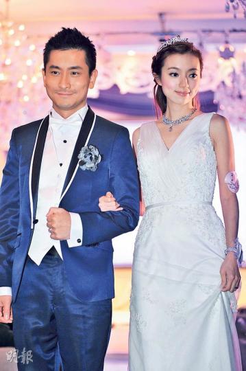 李思欣與范振鋒經常穿婚紗禮服行騷,擔心觀眾看厭。(攝影/記者:林蘊兒) 李思欣與范振鋒經常穿婚紗禮服行騷,擔心觀眾看厭。(攝影/記者:林蘊兒)