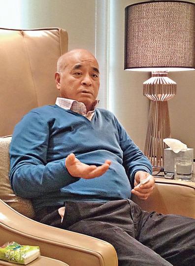 全國政協常委、新世界主席鄭家純(圖)不認為本港會出現結構赤字,政府需減少派糖。他認為財政司長曾俊華杞人憂天,又揶揄他年年估錯數。(何曉勤攝) 全國政協常委、新世界主席鄭家純(圖)不認為本港會出現結構赤字,政府需減少派糖。他認為財政司長曾俊華杞人憂天,又揶揄他年年估錯數。(何曉勤攝)