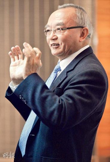 全國港澳研究會副會長劉兆佳（圖）表示，中央對政改態度強硬，很難想像會再像4年前對立法會增超級區議會議席般作重大讓步，若堅持必須有「公民提名」等機制，相信政改達成共識的可能性「微乎其微」、「一啲都唔樂觀」。（余俊亮攝）