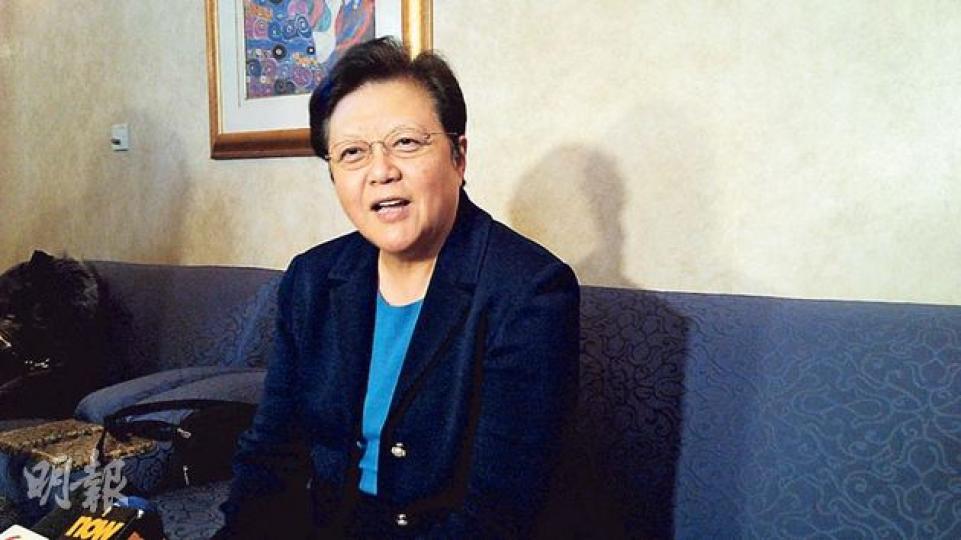 人大常委范徐麗泰（圖）昨日表示，中央已經表明公民提名及政黨提名都不符合《基本法》，期望泛民調整立場，她亦願意做中間人，為泛民向中央傳遞信息。（何曉勤攝）