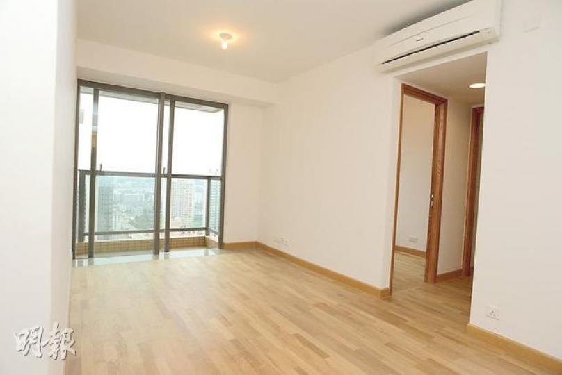 喜雅1座中層B室，屬兩房間隔，坐向西南，從客廳外以望市區景為主，可遠眺少許海景，早前成交月租1.54萬元，以實用493方呎計，實用呎租約31元。（陳淑安攝） 深水埗喜雅入伙約1個半月，迄今已錄約30宗租賃成交，平均實呎為30元，較同區西九四小龍高約7％。（陳淑安攝）