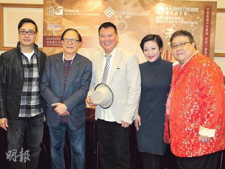 伍衛國(左起)、鍾景輝、萬梓良、劉雅麗、劉錫賢合作舞台劇《茶館》有新火花。(攝影/記者:柯美) 伍衛國(左起)、鍾景輝、萬梓良、劉雅麗、劉錫賢合作舞台劇《茶館》有新火花。(攝影/記者:柯美)