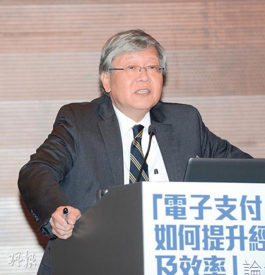香港證監會前主席、經綸國際經濟研究院院長沈聯濤昨日表示，內地政府對互聯網創新一直是睜隻眼閉隻眼，但行業變化之快全世界未見過，政府一方面要堅持鼓勵創新，另一方面亦要全面考慮風險管理。（陳淑安攝）