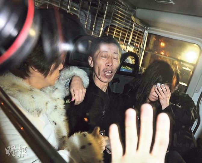 兩名男女親人接報趕至現場了解,驚聞噩耗後傷心痛哭。(衛永康攝) 兩名男女親人接報趕至現場了解,驚聞噩耗後傷心痛哭。(衛永康攝)