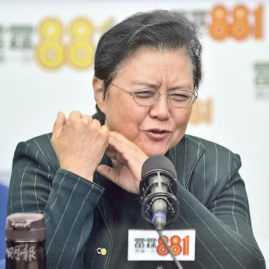 全國人大常委范徐麗泰指出,今屆中央政府比過去政府作風更堅定強硬,說話要一句到位,實事實幹;她又認為總理李克強在工作報告未有提及「港人治港、高度自治」,並不代表中央不關心香港。(余俊亮攝)港大法律學院院長陳文敏(左)提出「160人提委會」方案,建議特首參選人取得足夠提名後,只要得20名提委投票即能「出閘」,不過國務院發展研究中心港澳研究所高級研究員韓大元(右)對方案表示保留。(林俊源攝)工黨主席李卓人(左)、民主黨主席劉慧卿(中)均表示,黨內對立法會議員是否隨團訪問上海,未有最後決定,劉說不希望泛 全國人大常委范徐麗泰指出,今屆中央政府比過去政府作風更堅定強硬,說話要一句到位,實事實幹;她又認為總理李克強在工作報告未有提及「港人治港、高度自治」,並不代表中央不關心香港。(余俊亮攝)港大法律學院院長陳文敏(左)提出「160人提委會」方案,建議特首參選人取得足夠提名後,只要得20名提委投票即能「出閘」,不過國務院發展研究中心港澳研究所高級研究員韓大元(右)對方案表示保留。(林俊源攝)工黨主席李卓人(左)、民主黨主席劉慧卿(中)均表示,黨內對立法會議員是否隨團訪問上海,未有最後決定,劉說不希望泛