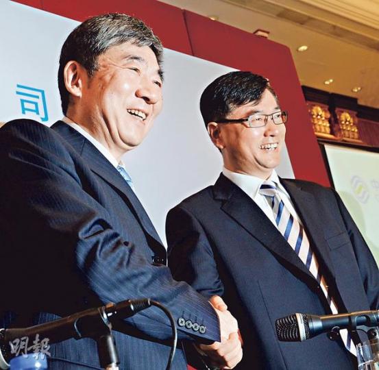 中移動董事長奚國華（左）表示，集團在4G時代開局良好，料今年覆蓋率會大幅增長，而今年底4G的上客目標為5000萬戶，圖右為首席執行官李躍。（劉焌陶攝）