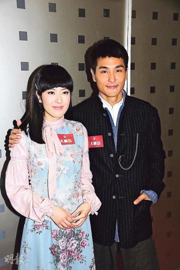 陳展鵬不避嫌，搭着新緋聞女友唐詩詠膊頭影合照。（攝影/記者﹕陳釗）鍾嘉欣自認與伍允龍合襯，否則不會今時今日仍是好朋友。（攝影/記者﹕陳釗）
