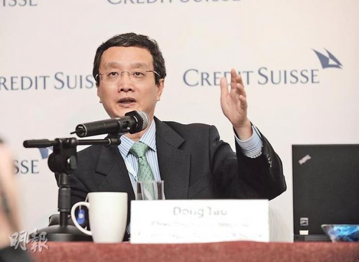 瑞信亞洲區首席經濟師陶冬指出,企業藉假出口,以內銀擔保向港銀借錢,再回流內地購買高息理財產品,規模較大,若內銀出現風險,將衝擊本港銀行。(陳淑安攝) 瑞信亞洲區首席經濟師陶冬指出,企業藉假出口,以內銀擔保向港銀借錢,再回流內地購買高息理財產品,規模較大,若內銀出現風險,將衝擊本港銀行。(陳淑安攝)