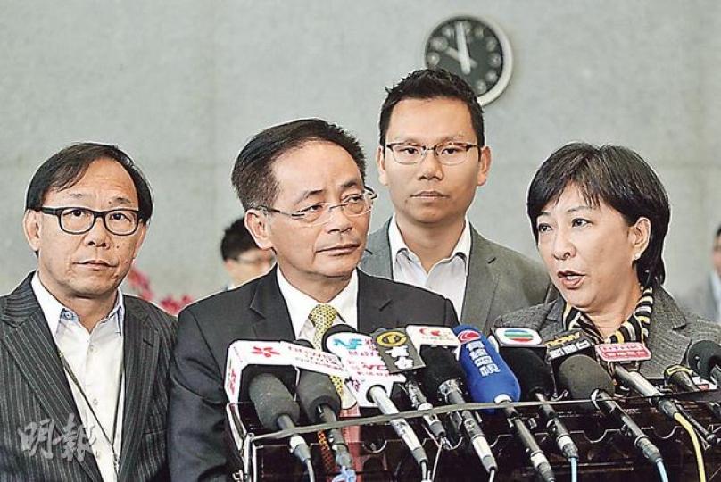 民建聯噚日有5個人去早餐會，但鍾樹根會後無同黨友一齊見記者，搞到黨友被問到關於23條立法問題時一度口啞啞。左起﹕梁志祥、葉國謙、陳恒鑌及蔣麗芸。（郭慶輝攝）