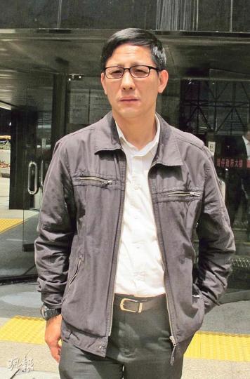 傳道人黃偉明（圖）涉嫌非禮男童，男童在庭上作供時激動落淚，而黃在犯人欄內一度低頭揉眼。（羅慧茵攝）