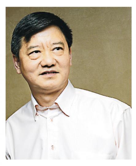 資深投資者黎永滔（圖）出席代理開舖活動時稱，其持有的銅鑼灣羅素街及利園山道單邊舖，現叫租每月300萬元，較周生生現租金加約36%，若落實租出，呎租將達4286元，勢挑戰全港呎租新高。（劉焌陶攝）