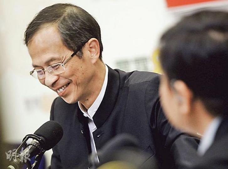 立法會主席曾鈺成噚日唔覺意爆料,話太太係TVB粉絲。(李澤彤攝) 立法會主席曾鈺成噚日唔覺意爆料,話太太係TVB粉絲。(李澤彤攝)