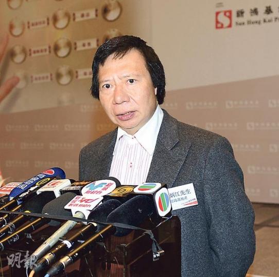 昨被問及是否支持梁振英連任時,新鴻基地產集團聯席主席郭炳江說要「睇多幾年」才可決定。(陳淑安攝) 昨被問及是否支持梁振英連任時,新鴻基地產集團聯席主席郭炳江說要「睇多幾年」才可決定。(陳淑安攝)