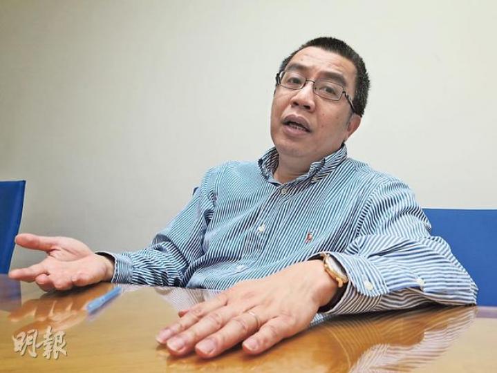 資深產業測量師張楚業預料，整體樓價會緩緩下調，預料更多「白居二」入市者會落入「負資產」行列，但暫時對整體樓市不會構成太大影響。（明報記者攝）