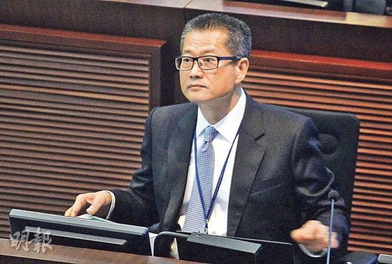 發展局長陳茂波（圖）昨於財委會特別會議上回應議員對政府叫停「港人港地」的質詢時指出，樓市非本地買家比例在「雙辣招」下已跌至2%，現沒需要再推港人港地。（李紹昌攝）