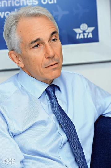 面對內地機場競爭，國際航協（IATA）行政總裁湯彥麟（圖）強調，香港機場第三條跑道的建設已經到「極緊迫的時期」。（胡景禧攝）