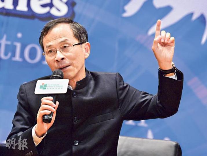 立法會主席曾鈺成昨於教院研討會上表示,相信隨着普選落實,政黨的影響力將愈來愈大。(黃志東攝) 立法會主席曾鈺成昨於教院研討會上表示,相信隨着普選落實,政黨的影響力將愈來愈大。(黃志東攝)
