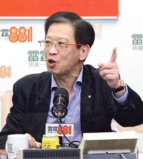 基本法研究中心主席胡漢清在商台節目《在晴朗的一天出發》中形容,基本法23條不是「魔法」,指若無23條,中央有權引用基本法18條,將國家安全法納入基本法附件三,令法例可套用在香港。(林俊源攝) 基本法研究中心主席胡漢清在商台節目《在晴朗的一天出發》中形容,基本法23條不是「魔法」,指若無23條,中央有權引用基本法18條,將國家安全法納入基本法附件三,令法例可套用在香港。(林俊源攝)