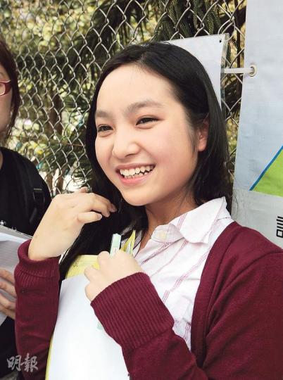 吳同學因擔心與評卷員的立場不同，故作答有關遊行及政府管治困難一題時，立場較為親政府，避免過分偏頗。（李澤彤攝）