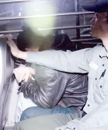虛假文件案其中一名被告連春仁（後）曾在警誡下稱，首被告戴麟懿曾向他出示兩份銀行存款證明文件，指可作安排貸款之用。3內地被告昨被裁定罪成。（李紹昌攝）