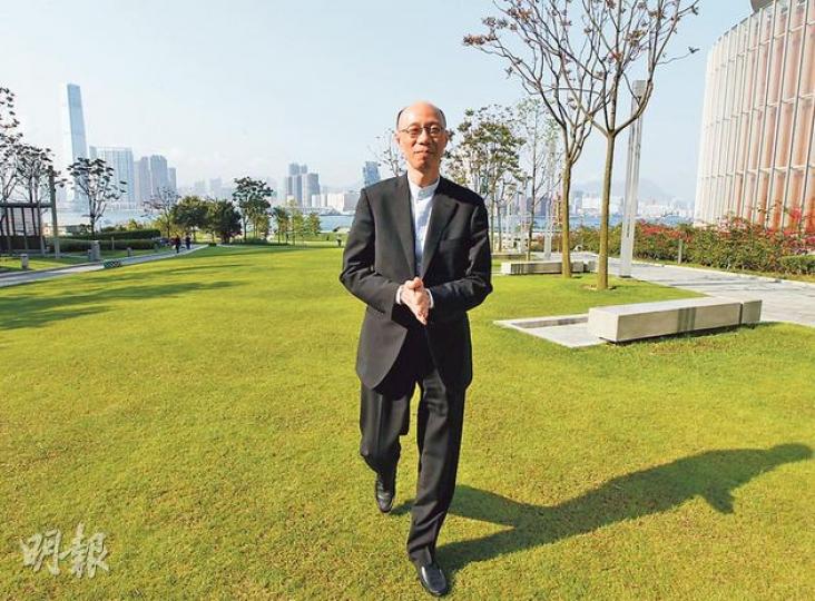 環境局長黃錦星表示，政府的10億元回收基金，有助回收業界可持續發展，亦可於2016年實施垃圾徵費前達到減廢效果。（李紹昌攝）