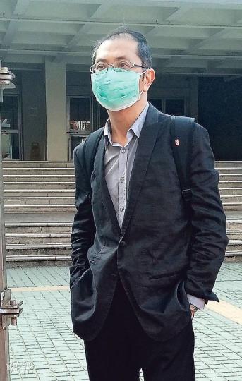 57歲的被告李海明(圖)涉嫌在畫室內非禮任裸體模特兒的女大學生。(田青青攝) 57歲的被告李海明(圖)涉嫌在畫室內非禮任裸體模特兒的女大學生。(田青青攝)
