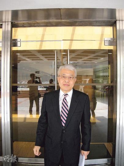 代表華懋慈善基金的律師何文基（圖）昨表示，龔家得悉裁決後表現平靜，現需待大律師開會商議後才決定會否再上訴，又稱基金無論如何都會繼續執行龔如心的遺囑。（黃建邦攝）