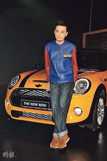 明哥前晚在活動中坐上新車壓軸登場,相當有排場。(攝影/記者﹕陳釗) 明哥前晚在活動中坐上新車壓軸登場,相當有排場。(攝影/記者﹕陳釗)