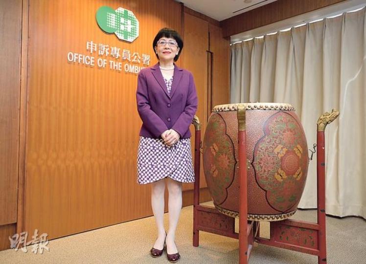 擊鼓鳴冤申訴？申訴專員公署內有一大鼓，為第二任專員蘇國榮任內設置，新任申訴專員劉燕卿說，希望精簡處理投訴過程，以騰出更多人手主動調查涉重大公眾利益的個案。（盧翊銘攝）