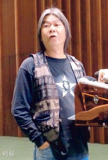 社民連梁國雄批評，曾鈺成刪減他提出的修正案是不合常理。（何曉勤攝）立法會主席曾鈺成強調，立法會主席有責任令會議正常進行，若容許梁國雄提出的修訂將妨礙議員履行責職。（余俊亮攝）