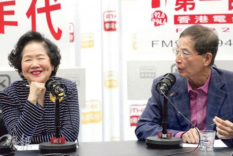 前政務司長陳方安生(左)與民主黨創黨主席李柱銘(右)昨接受港台《千禧年代》訪問,對於被內地官媒嚴詞批評二人出訪美加,陳太指國際關注香港事情,因香港有不同國家的公民居住投資。(李紹昌攝)對於香港2020召集人、前政務司長陳方安生質疑佔中過早迫使市民接受某一方案,佔中發起人戴耀廷表示,要商討後才回應陳太言論。(鄧宗弘攝) 前政務司長陳方安生(左)與民主黨創黨主席李柱銘(右)昨接受港台《千禧年代》訪問,對於被內地官媒嚴詞批評二人出訪美加,陳太指國際關注香港事情,因香港有不同國家的公民居住投資。(李紹昌攝)對於香港2020召集人、前政務司長陳方安生質疑佔中過早迫使市民接受某一方案,佔中發起人戴耀廷表示,要商討後才回應陳太言論。(鄧宗弘攝)