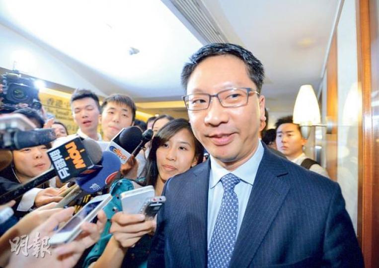 律政司長袁國強昨回應南丫海難政府內部調查報告,指公開報告全文與否,必須平衡家屬知情權和會否影響刑事調查等,他提出安排與所有家屬一次過會晤,探討問題。(盧翊銘攝) 律政司長袁國強昨回應南丫海難政府內部調查報告,指公開報告全文與否,必須平衡家屬知情權和會否影響刑事調查等,他提出安排與所有家屬一次過會晤,探討問題。(盧翊銘攝)