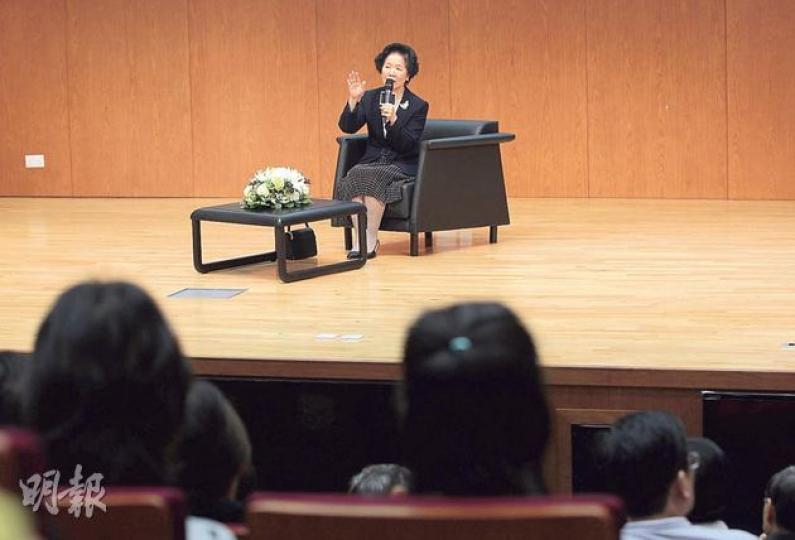 香港2020召集人、前政務司長陳方安生(圖)昨晚到公開大學出席「卓越名人」講座。她說中央在她回歸後在任4年「很放手」,但後來中聯辦漸介入香港內部管治,直指特首梁振英是靠中央幕後策劃才能當選。(李澤彤攝) 香港2020召集人、前政務司長陳方安生(圖)昨晚到公開大學出席「卓越名人」講座。她說中央在她回歸後在任4年「很放手」,但後來中聯辦漸介入香港內部管治,直指特首梁振英是靠中央幕後策劃才能當選。(李澤彤攝)