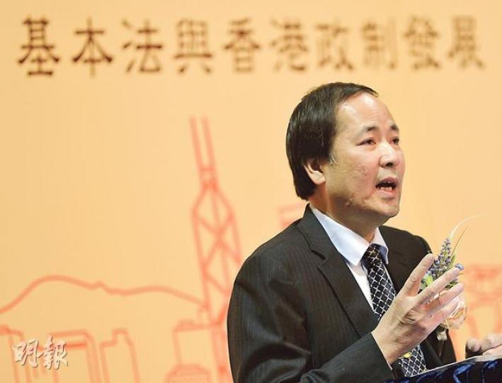 清華大學法學院教授林來梵指出,提委會作為機構提名,其提名在法律上代表整個機構的意志,故要正式成為特首候選人,必須取得過半數提委的支持。(余俊亮攝) 清華大學法學院教授林來梵指出,提委會作為機構提名,其提名在法律上代表整個機構的意志,故要正式成為特首候選人,必須取得過半數提委的支持。(余俊亮攝)